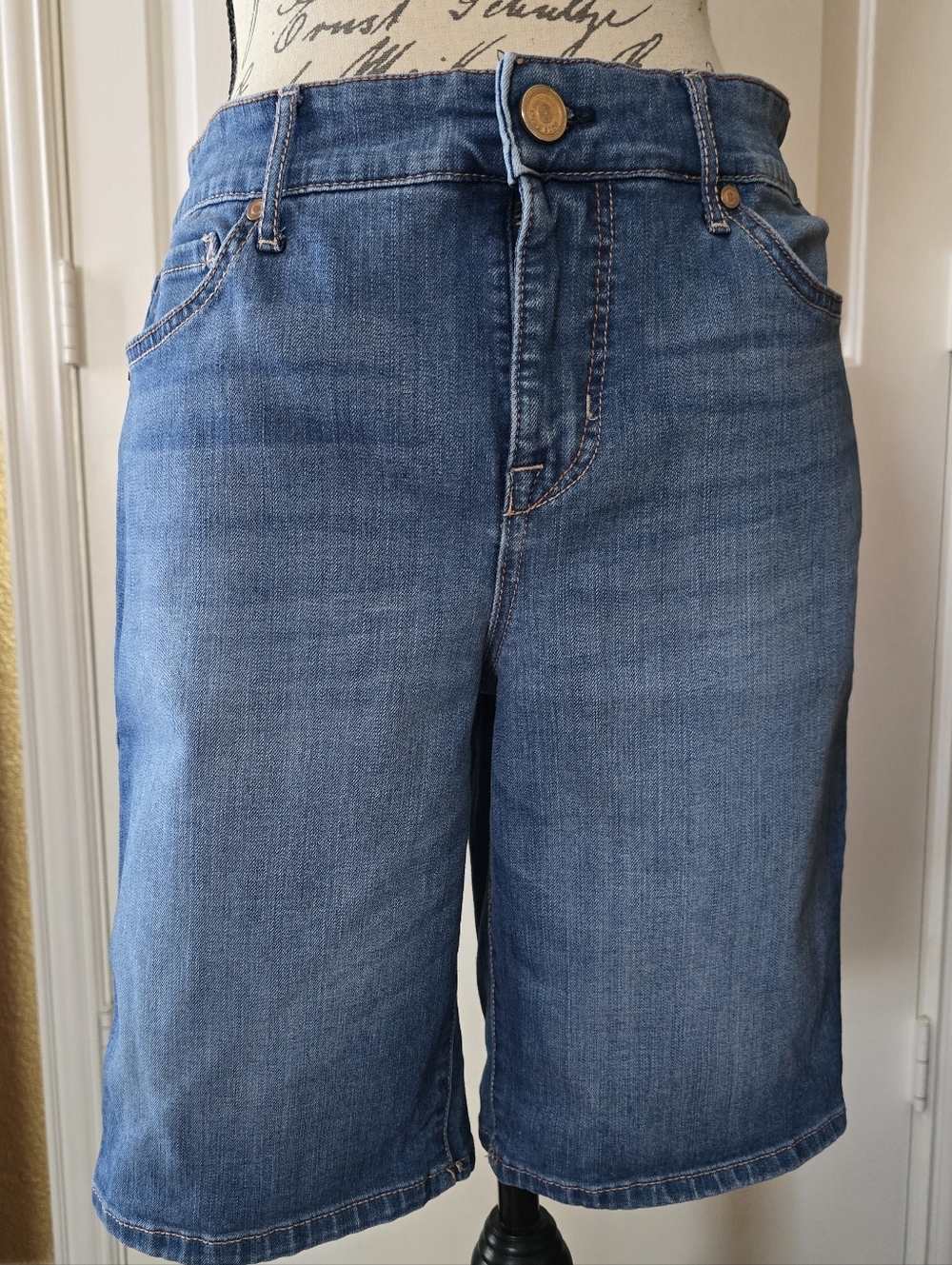 Code Bleu Classic Mid Wash Denim Bermuda Shorts Size 6